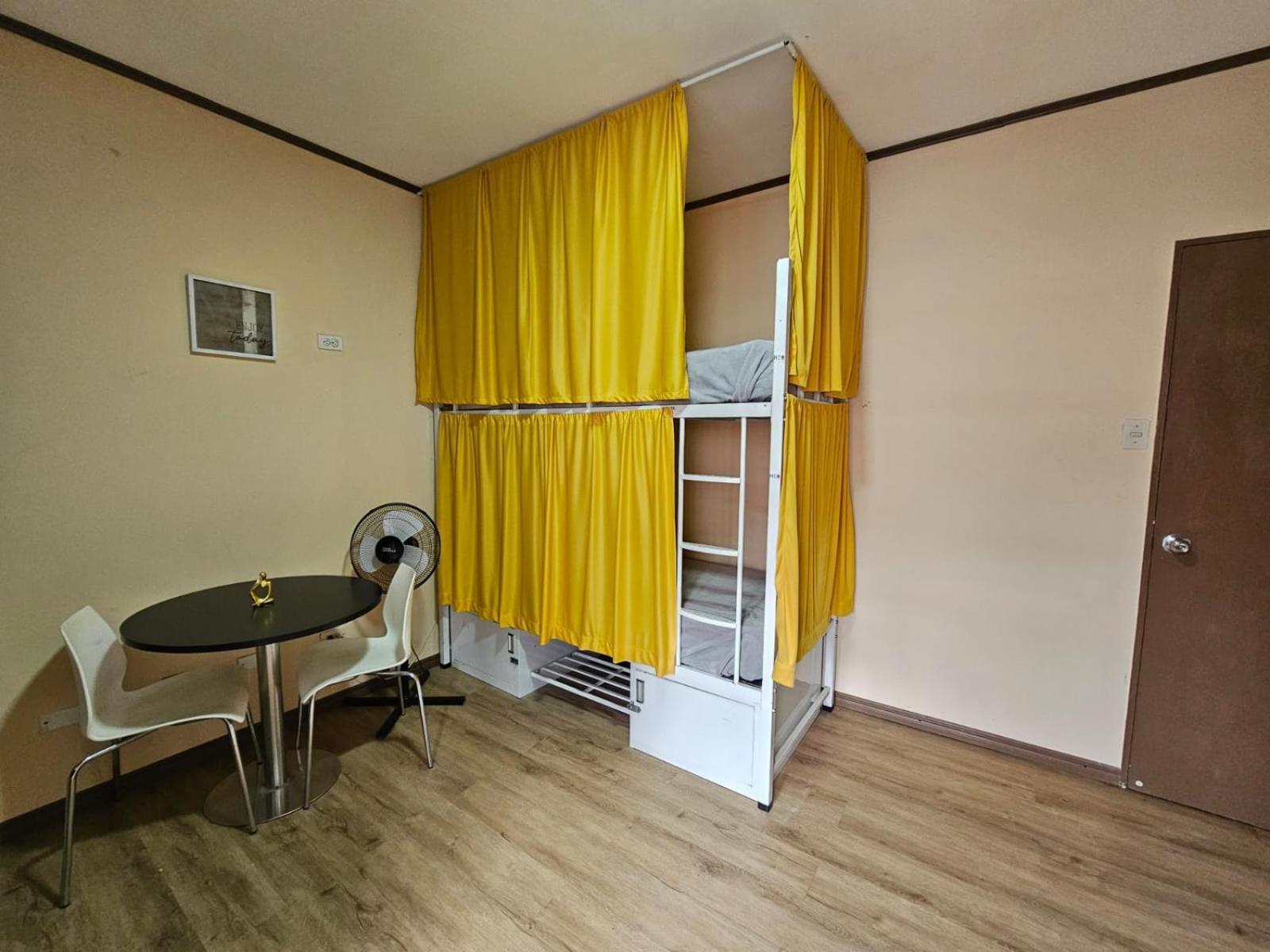Hostel La Cali Inn サンホセ エクステリア 写真