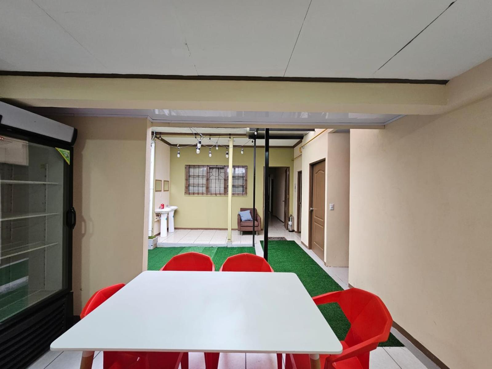 Hostel La Cali Inn サンホセ エクステリア 写真